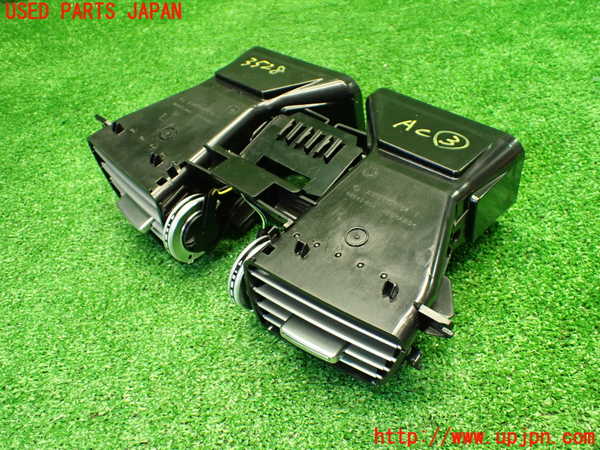 1UPJ-9235287528]ベンツ E300(212055C)(212)エアコン吹き出し口3 (真中) 中古_2