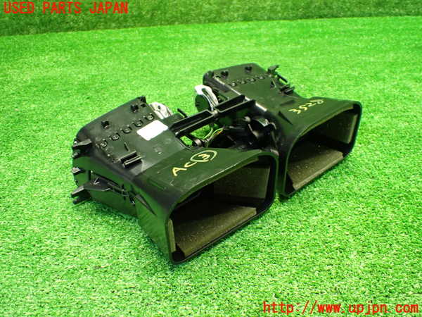 1UPJ-9235287528]ベンツ E300(212055C)(212)エアコン吹き出し口3 (真中) 中古_3