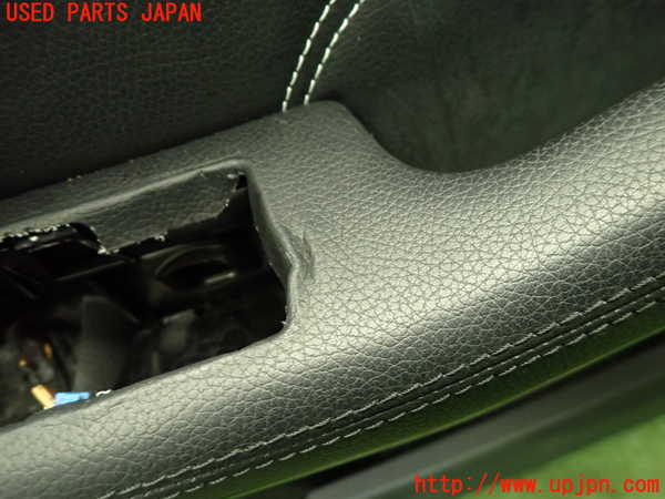 1UPJ-9235281234]ベンツ E300(212055C)(212)右前ドア内張り 中古_3