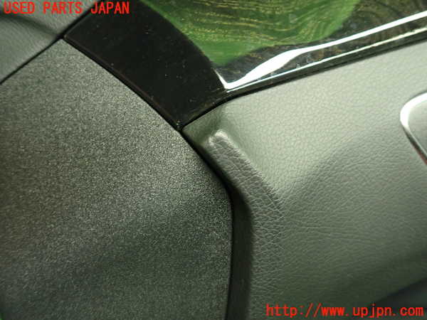 1UPJ-9235281234]ベンツ E300(212055C)(212)右前ドア内張り 中古_4