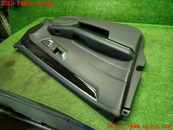 1UPJ-9235281264]ベンツ E300(212055C)(212)左前ドア内張り 中古_4