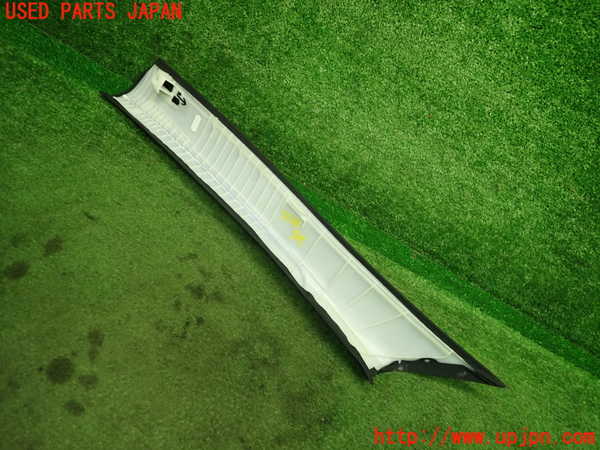 1UPJ-9235287655]ベンツ E300(212055C)(212)右フロントピラートリム 中古_4