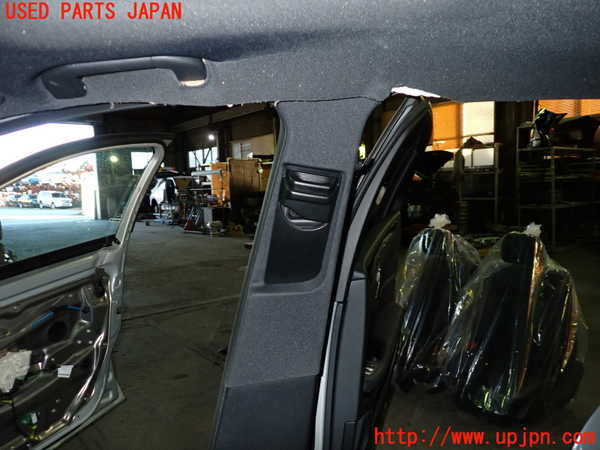 1UPJ-9235287665]ベンツ E300(212055C)(212)右センターピラートリム 中古_2