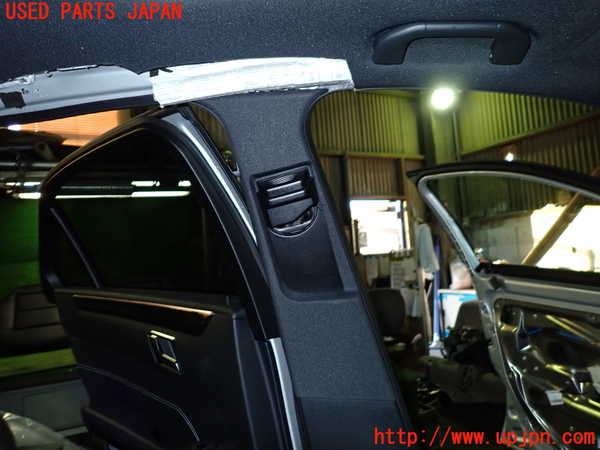 1UPJ-9235287670]ベンツ E300(212055C)(212)左センターピラートリム 中古_2