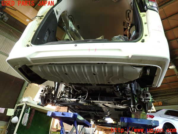 1UPJ-9235291610]セレナ e-POWER(HC27)リアバンパー 中古_5