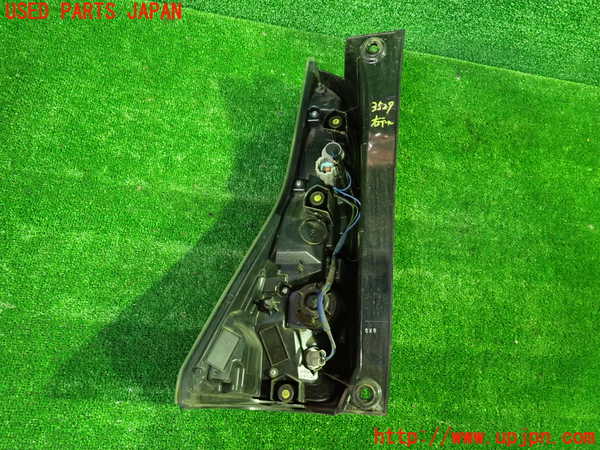 1UPJ-9235291530]セレナ e-POWER(HC27)右テールランプ 中古_2