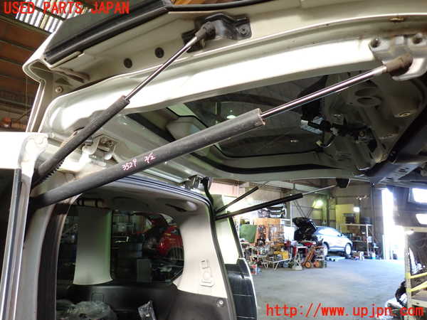 1UPJ-9235291584]セレナ e-POWER(HC27)リアゲートダンパー 中古_2