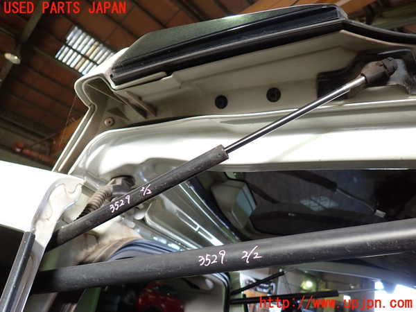 1UPJ-9235291586]セレナ e-POWER(HC27)バックドアガラスダンパー 中古_2