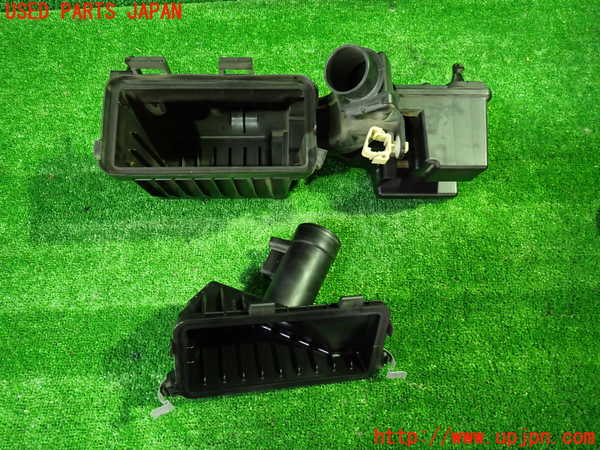 1UPJ-9235292560]セレナ e-POWER(HC27)エアクリーナーボックス 中古_3