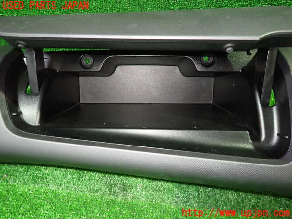 1UPJ-9235297516]セレナ e-POWER(HC27)グローブボックス1 中古_2
