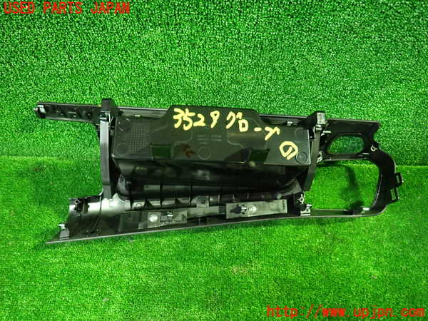 1UPJ-9235297516]セレナ e-POWER(HC27)グローブボックス1 中古_3