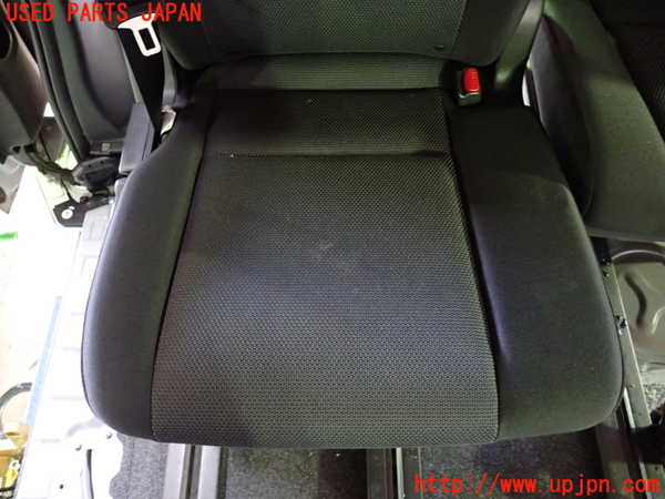 1UPJ-9235297145]セレナ e-POWER(HC27)右2列目シート 中古_3