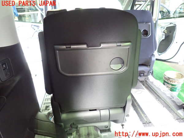 1UPJ-9235297175]セレナ e-POWER(HC27)左2列目シート 中古_4
