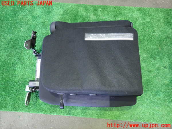 1UPJ-9235297235]セレナ e-POWER(HC27)右3列目シート 中古_4