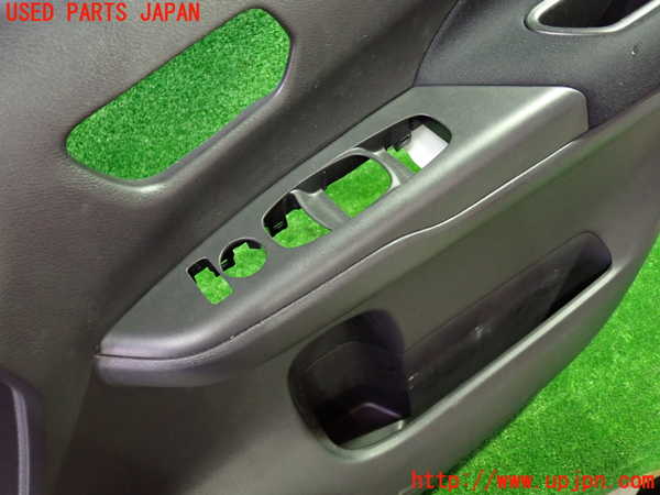 1UPJ-9235291234]セレナ e-POWER(HC27)右前ドア内張り 中古_3