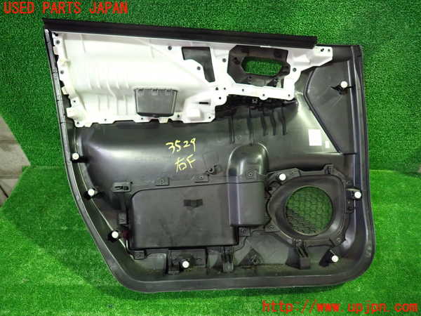 1UPJ-9235291234]セレナ e-POWER(HC27)右前ドア内張り 中古_4