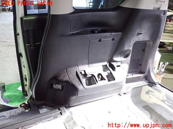 1UPJ-9235297675]セレナ e-POWER(HC27)右リアピラートリム 中古_4