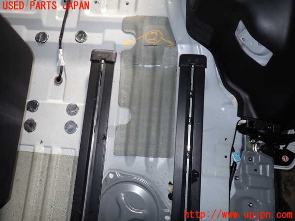 1UPJ-9235297497]セレナ e-POWER(HC27)シートレール2 (左) 中古_2