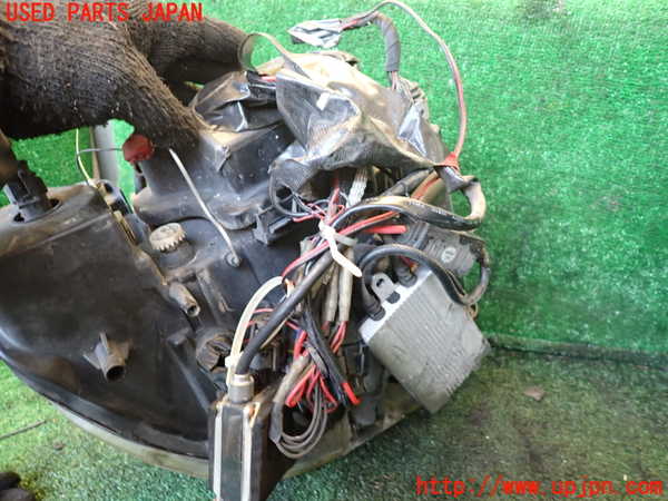 1UPJ-9235301132]マセラティ・クアトロポルテ(MQP)左ヘッドライト HID (ジャンク品) 中古_4