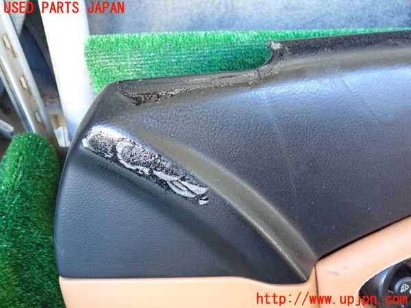 1UPJ-9235301234]マセラティ・クアトロポルテ(MQP)右前ドア内張り 中古_2