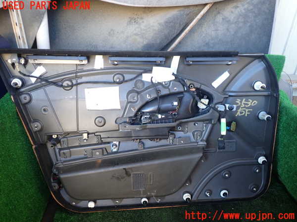 1UPJ-9235301234]マセラティ・クアトロポルテ(MQP)右前ドア内張り 中古_5