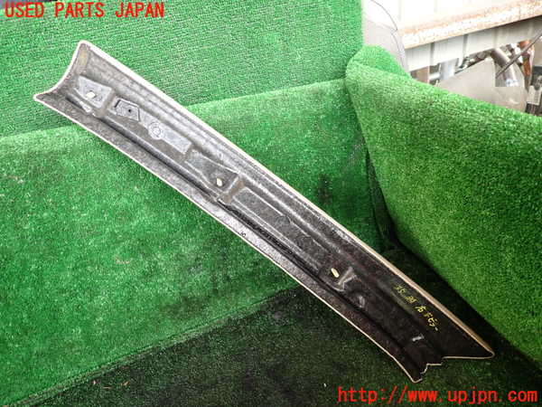 1UPJ-9235307655]マセラティ・クアトロポルテ(MQP)右フロントピラートリム 中古_2