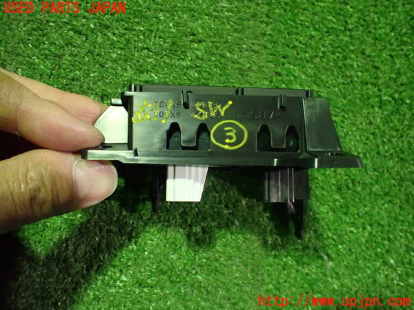 2UPJ-9235316308]ノート オーラ(AURA)(FE13)スイッチ3 (メーター照度、TRIP RESET) 中古_2