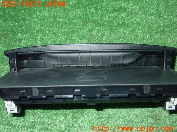 3UPJ=9235320581]BMW 118d(7M20 F40)純正 WCH-189b ワイヤレス充電器 スマホ 中古_3