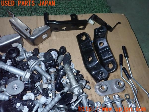 3UPJ=9235320720]BMW 118d(7M20 F40)ネジ・ナット・ステー類 セット ジャンク_3