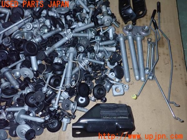 3UPJ=9235320720]BMW 118d(7M20 F40)ネジ・ナット・ステー類 セット ジャンク_4