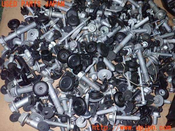 3UPJ=9235320720]BMW 118d(7M20 F40)ネジ・ナット・ステー類 セット ジャンク_5