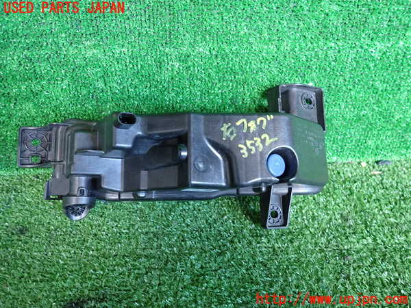 2UPJ-9235321180]BMW 118d(7M20)(F40)右フォグ  中古_2