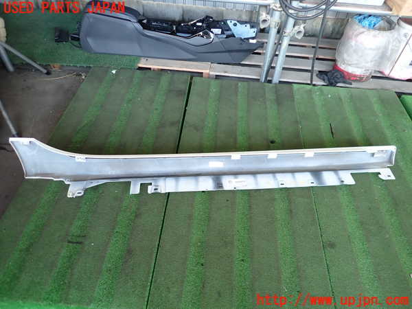 2UPJ-9235321392]BMW 118d(7M20)(F40)左サイドステップ  中古_4