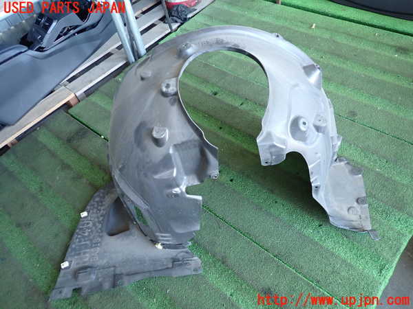 2UPJ-9235321090]BMW 118d(7M20)(F40)右前フェンダーライナー  中古_2