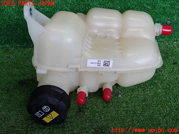 2UPJ-9235322410]BMW 118d(7M20)(F40)ラジエータータンク  中古_3