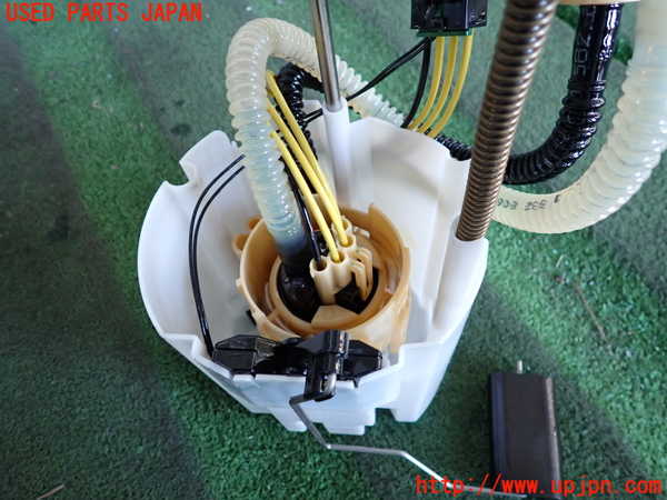 2UPJ-9235322510]BMW 118d(7M20)(F40)燃料ポンプ  中古_3