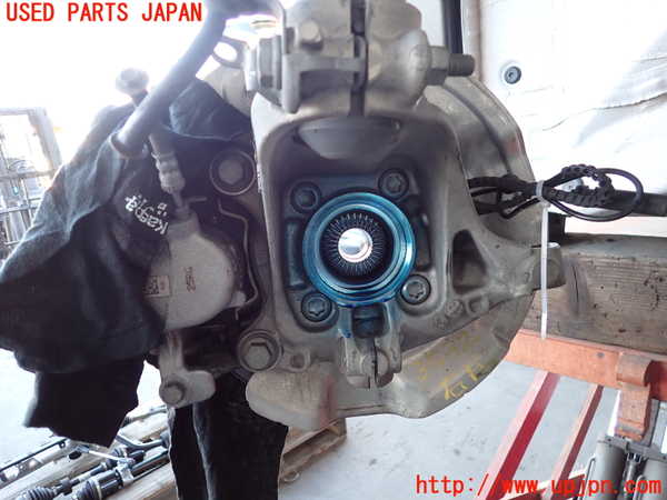 2UPJ-9235324290]BMW 118d(7M20)(F40)右フロントナックルハブ 中古_2