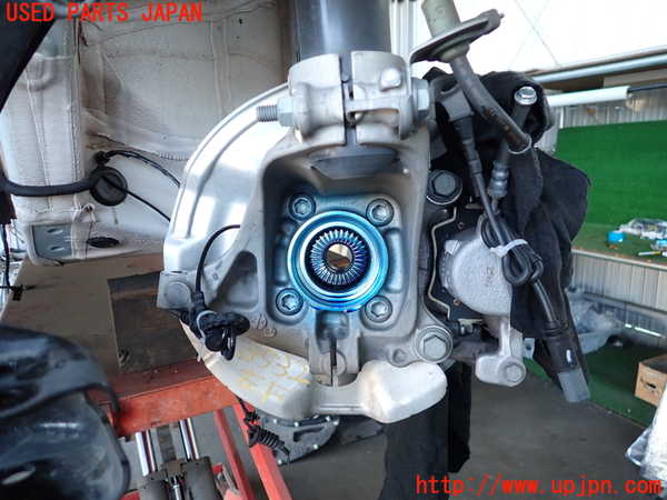 2UPJ-9235324295]BMW 118d(7M20)(F40)左フロントナックルハブ 中古_2