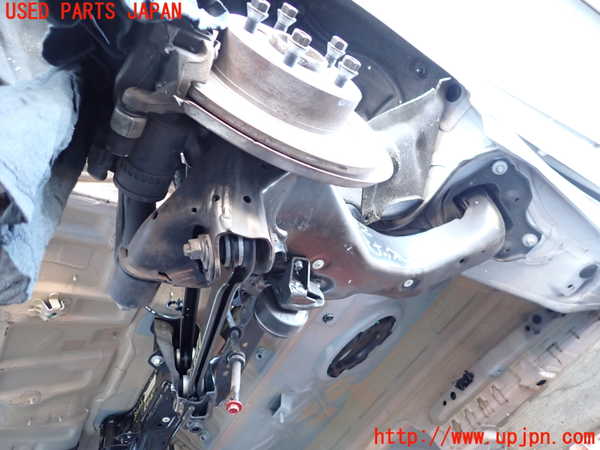 2UPJ-9235324300]BMW 118d(7M20)(F40)右リアナックルハブ 中古_2