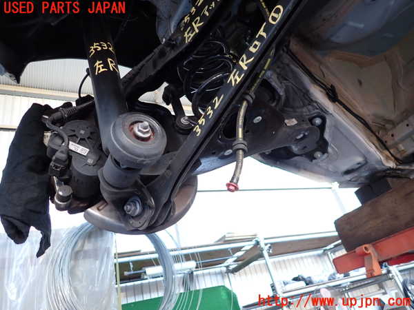 2UPJ-9235324305]BMW 118d(7M20)(F40)左リアナックルハブ 中古_2