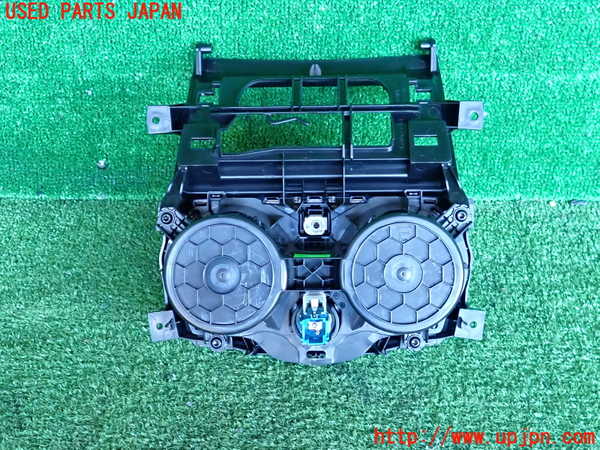 2UPJ-9235327810]BMW 118d(7M20)(F40)ドリンクホルダー 中古_2