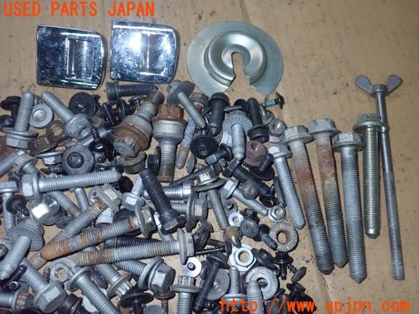 3UPJ=9235330720]アウディ Q3 2.0TFSIクワトロ211PS(8UCPSF)前期 ネジ・ナット・ステー類 セット ジャンク_2