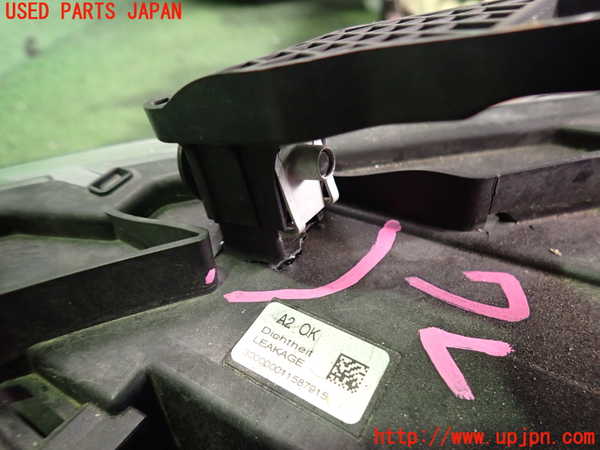 2UPJ-9235331130]アウディ・Q3(8UCPSF)右ヘッドライト HID (ジャンク品) 中古_3