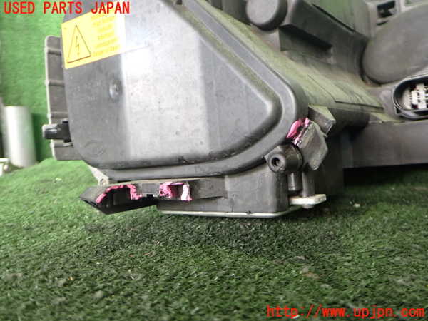 2UPJ-9235331132]アウディ・Q3(8UCPSF)左ヘッドライト HID (ジャンク品) 中古_3