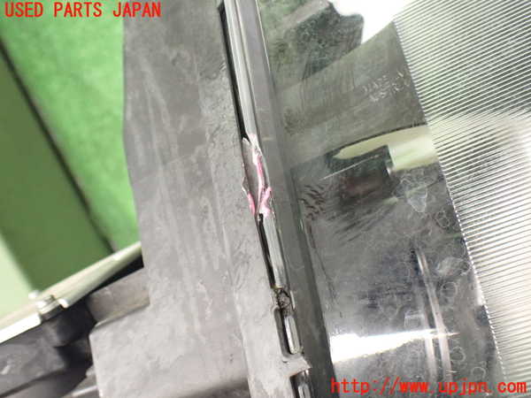 2UPJ-9235331132]アウディ・Q3(8UCPSF)左ヘッドライト HID (ジャンク品) 中古_4