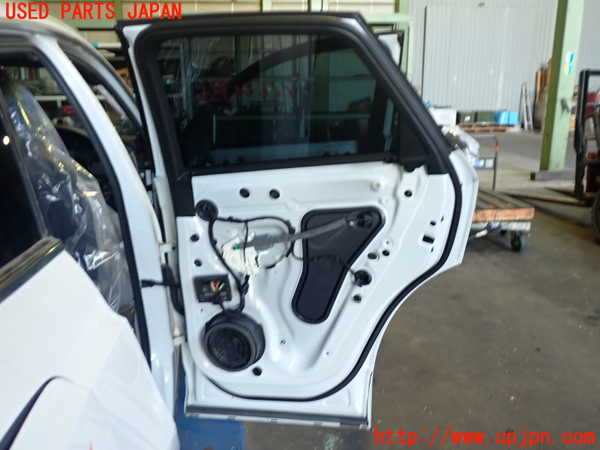 2UPJ-9235331290]アウディ・Q3(8UCPSF)右後ドア (ジャンク品) (43R-00048) 中古_4