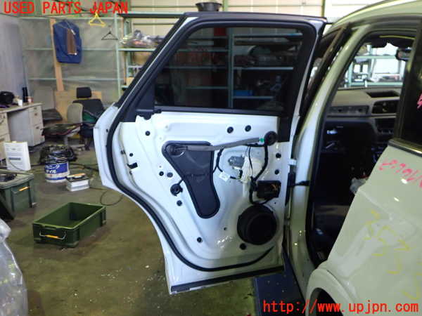 2UPJ-9235331320]アウディ・Q3(8UCPSF)左後ドア (ジャンク品) (43R-00048) 中古_4