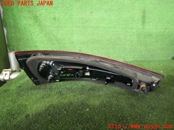 2UPJ-9235331530]アウディ・Q3(8UCPSF)右テールランプ 中古_2