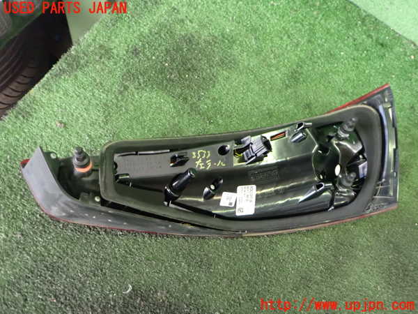 2UPJ-9235331536]アウディ・Q3(8UCPSF)左テールランプ 中古_2