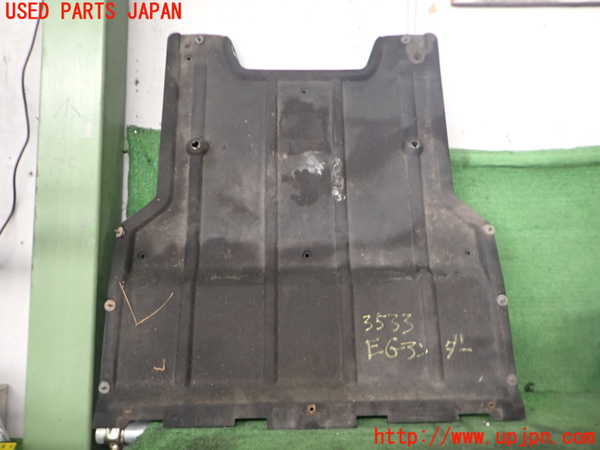 2UPJ-9235332170]アウディ・Q3(8UCPSF)エンジンアンダーカバー 中古_2